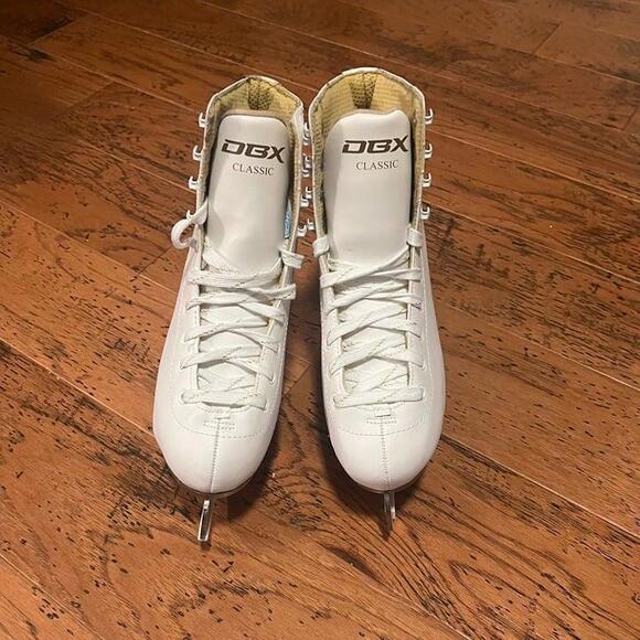 DBX Ice Skates, Size 6 - Picture 1 of 6